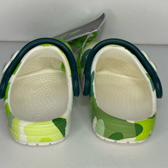 CROCS Toddlers’ Green and White Camo Slippers - Picture 6 of 10